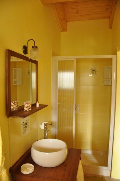 La Nave B&B Monteggio Phòng bức ảnh